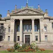 La facade du Palais de justice de Strasbourg où plaide