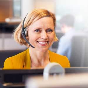 Collaboratrice du call center IPContact en Occitanie