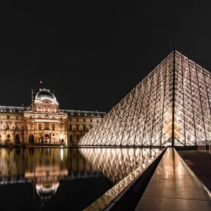 Le Louvre Pyramide Paris 1er de Leoh Ming Pei