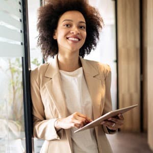 L'écoute active permet de comprendre les problématiques spécifiques de chaque client et proposer des solutions adaptées.