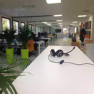Équipe d’accueil téléphonique BPO d’IPcontact assurant un service client de qualité dans son centre de relation client externalisé