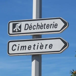 Accès déchetterie avec signalétique tri