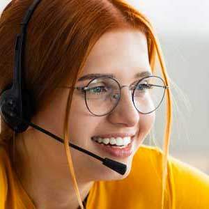 Réception de camping en haute saison avec vacanciers