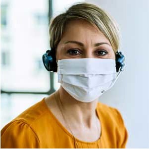 Secrétariat médical recevant des appels patients en centre de santé