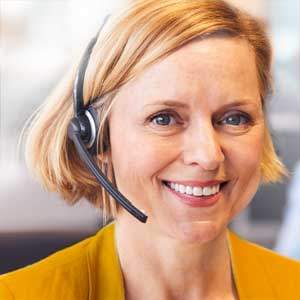 Agent d’accueil IPContact consultant les messages du répondeur intelligent
