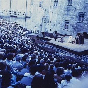 Festival IN d'Avignon dans la cour d'honneur du palais des Papes