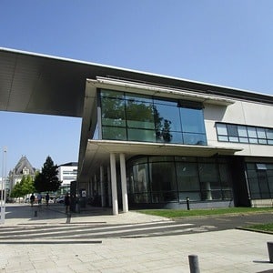 Entrée de l’hôpital Bretonneau de Tours, depuis le boulevard Tonnellé