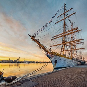 Le Mircea sur le quai d'Alger à Sète en 2022