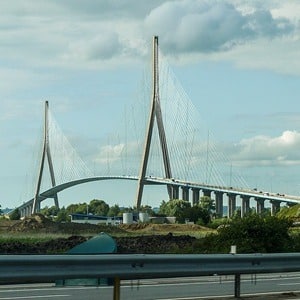 Le pont de Normandie relient le Havre et Honfleur