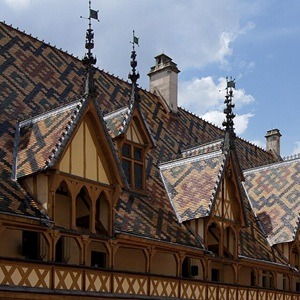 Toits multicolores des Hospices de Beaune Hôtel-Dieu, un des symboles de la Bourgogne