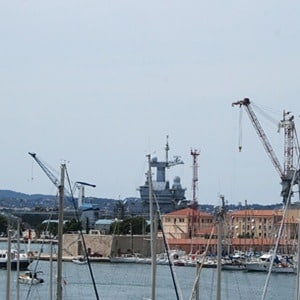 Vue sur la rade de Toulon en Provence-Alpes-Côte d'Azur